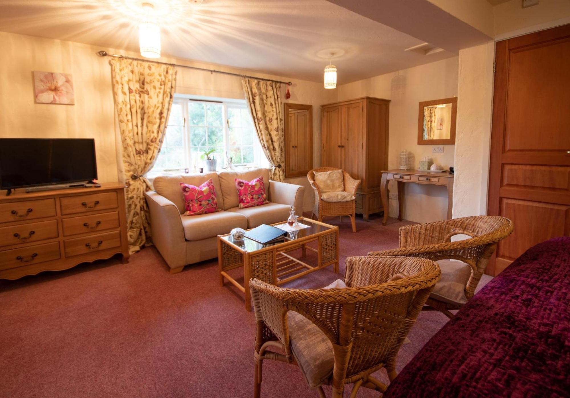 Magpies Lodge Slinfold ภายนอก รูปภาพ