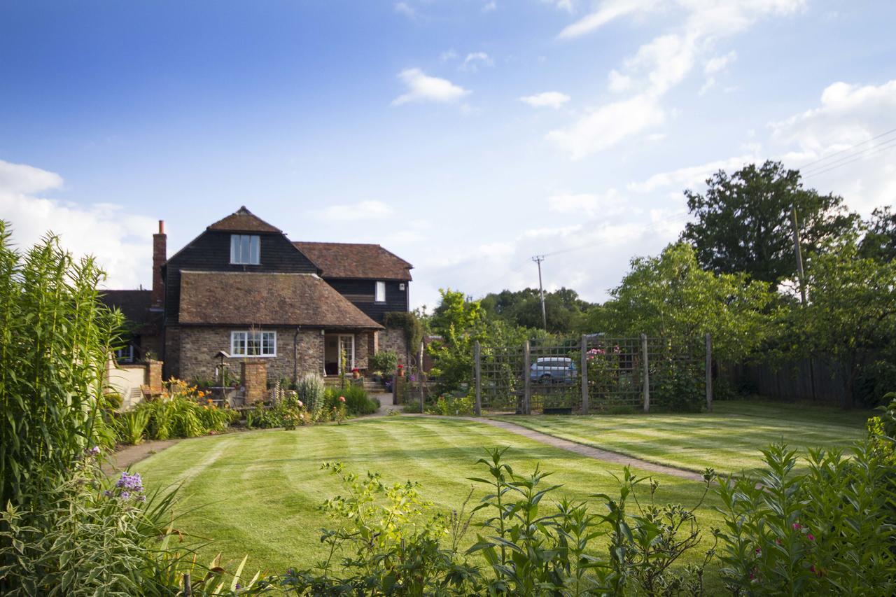 Magpies Lodge Slinfold ภายนอก รูปภาพ