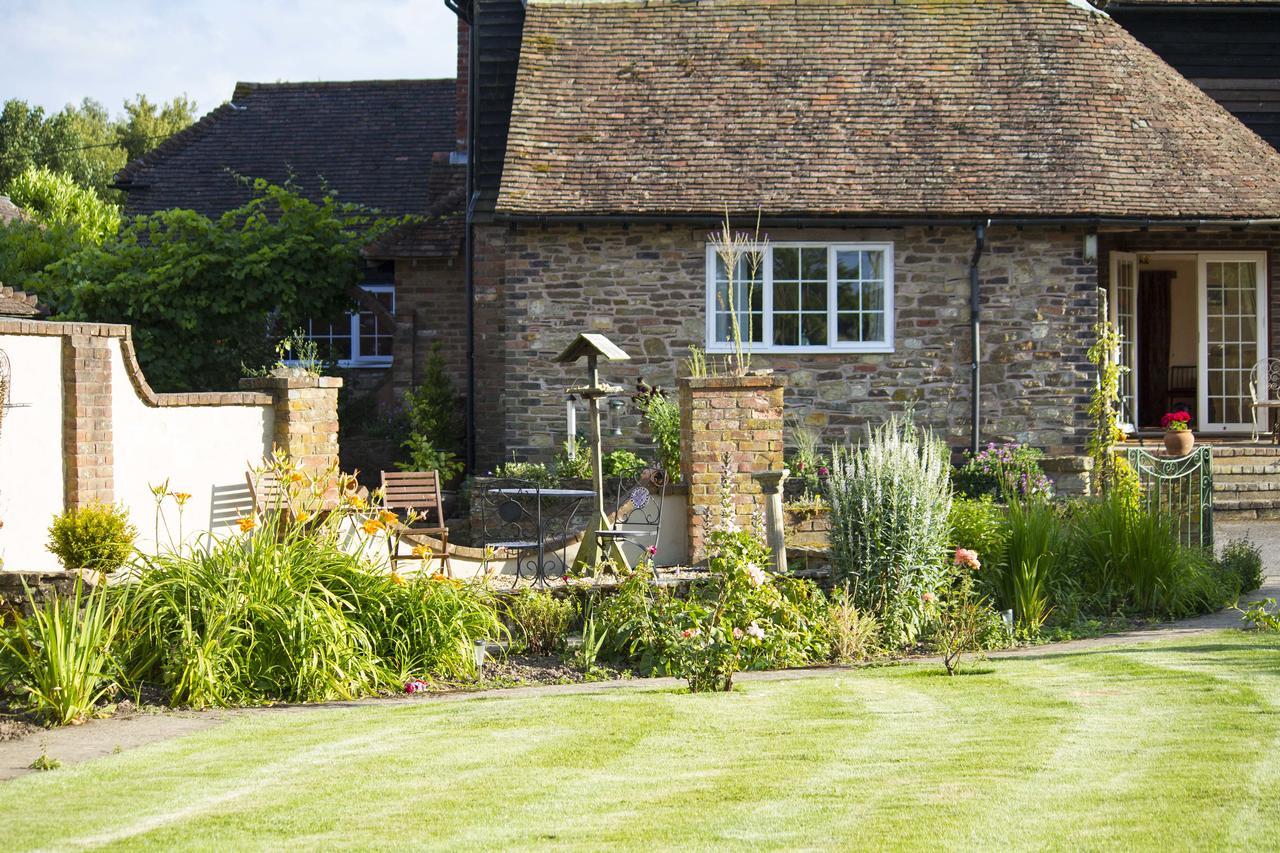 Magpies Lodge Slinfold ภายนอก รูปภาพ